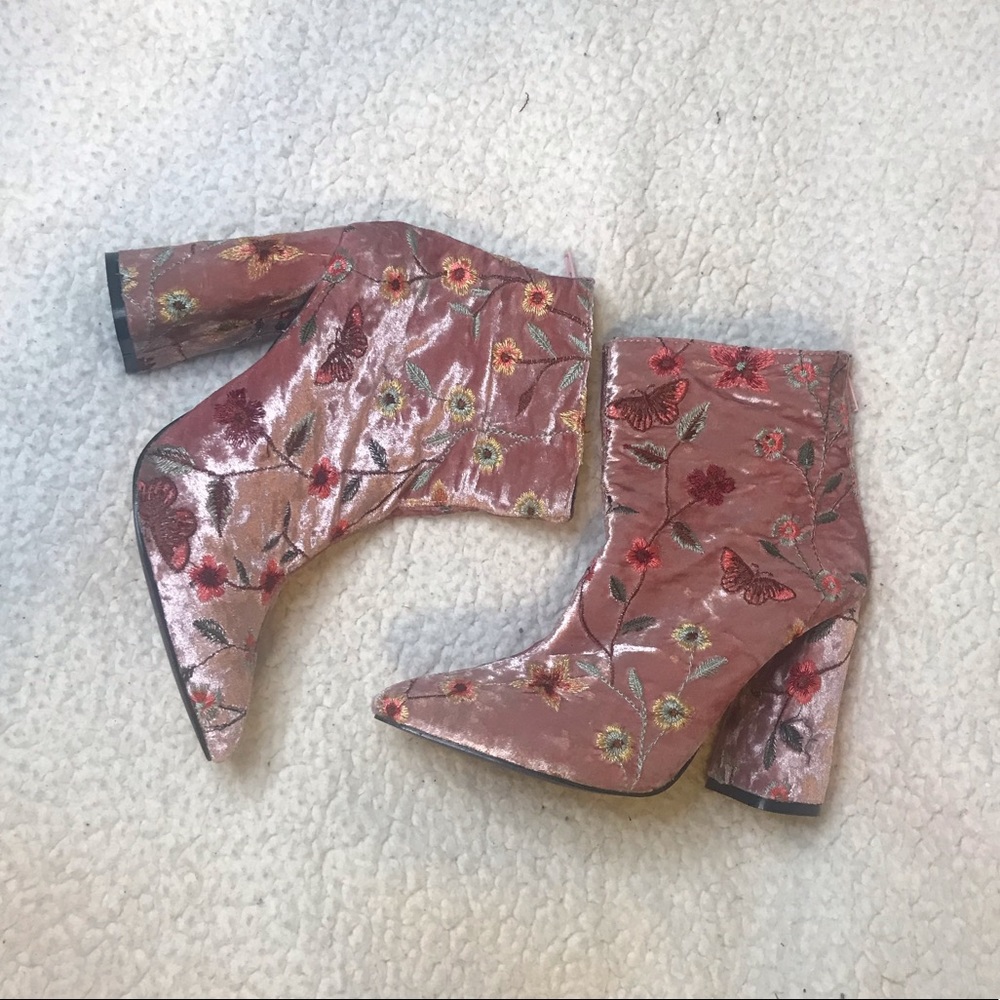 Brand new Boohoo velvet butterfly 🦋 floral 🌸boot